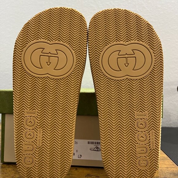 Authentic Gucci Agrado Slide Sandal CREAM RED GREEN Men\'s Size 7US 655461 main image 7